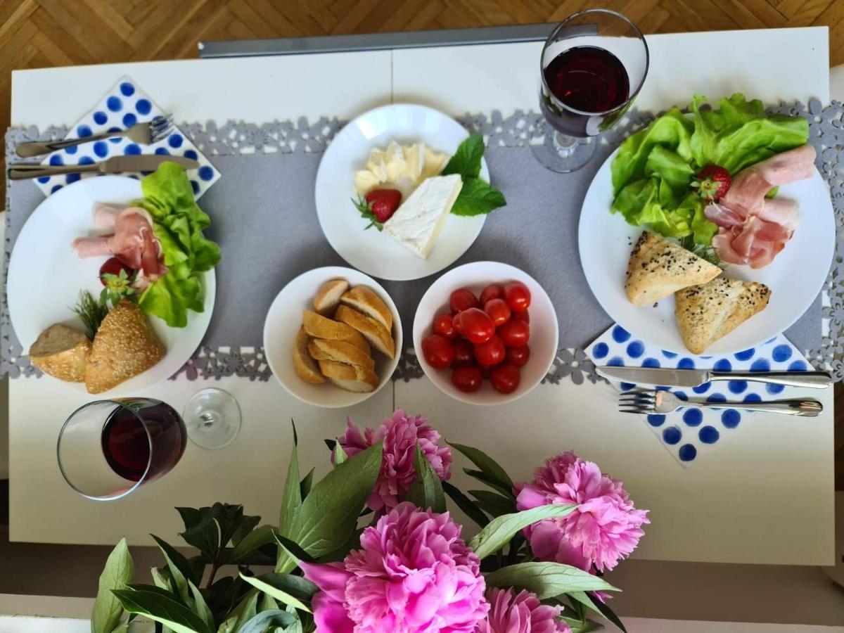 Apartament Chmielna ワルシャワ エクステリア 写真
